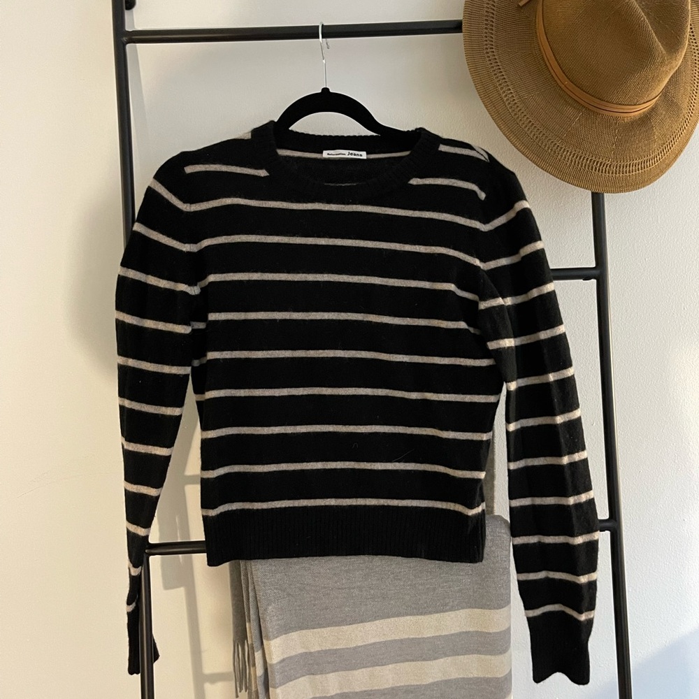Reformation cashmere crew sweater size S